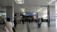 新大阪駅・新幹線の改札付近